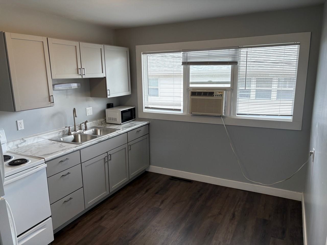 1113 6th Ave E #4 - Photo 2 of 7