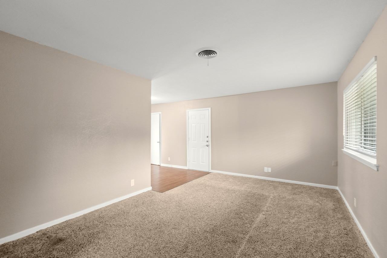 745 Oak Dr - Photo 3 of 21