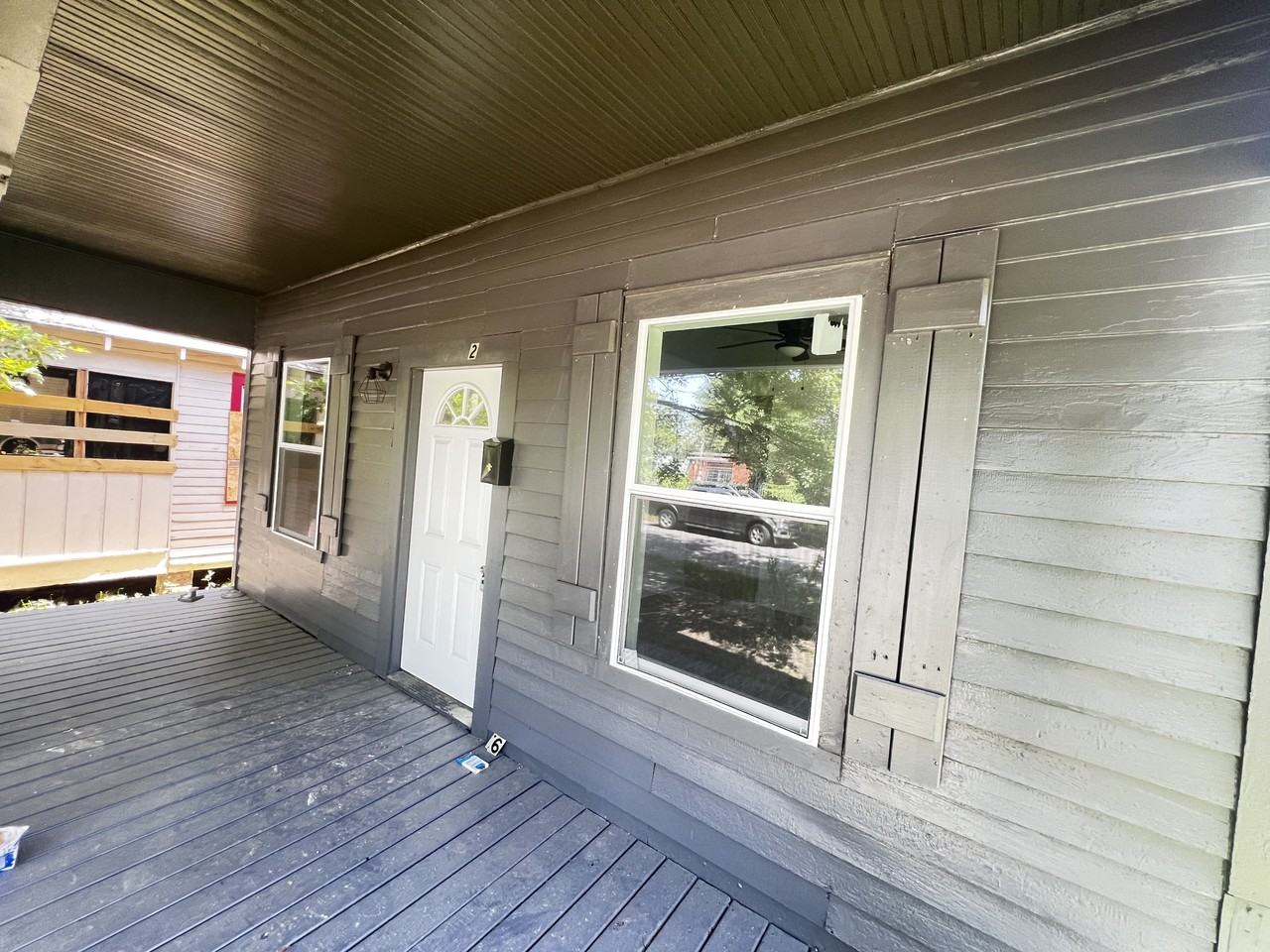 627 Iberville St - Photo 3 of 11