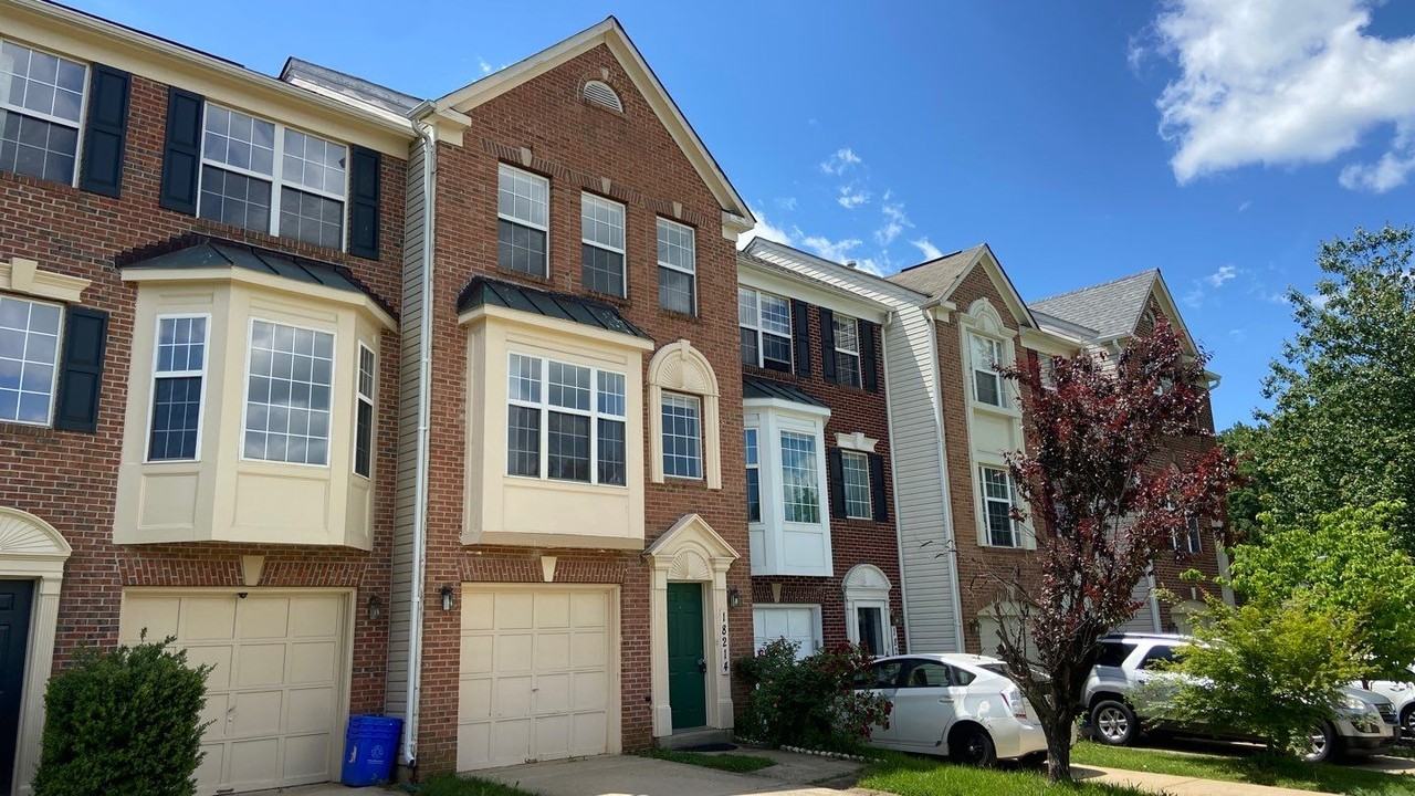 18214 Gravinia Cir - Photo 2 of 12