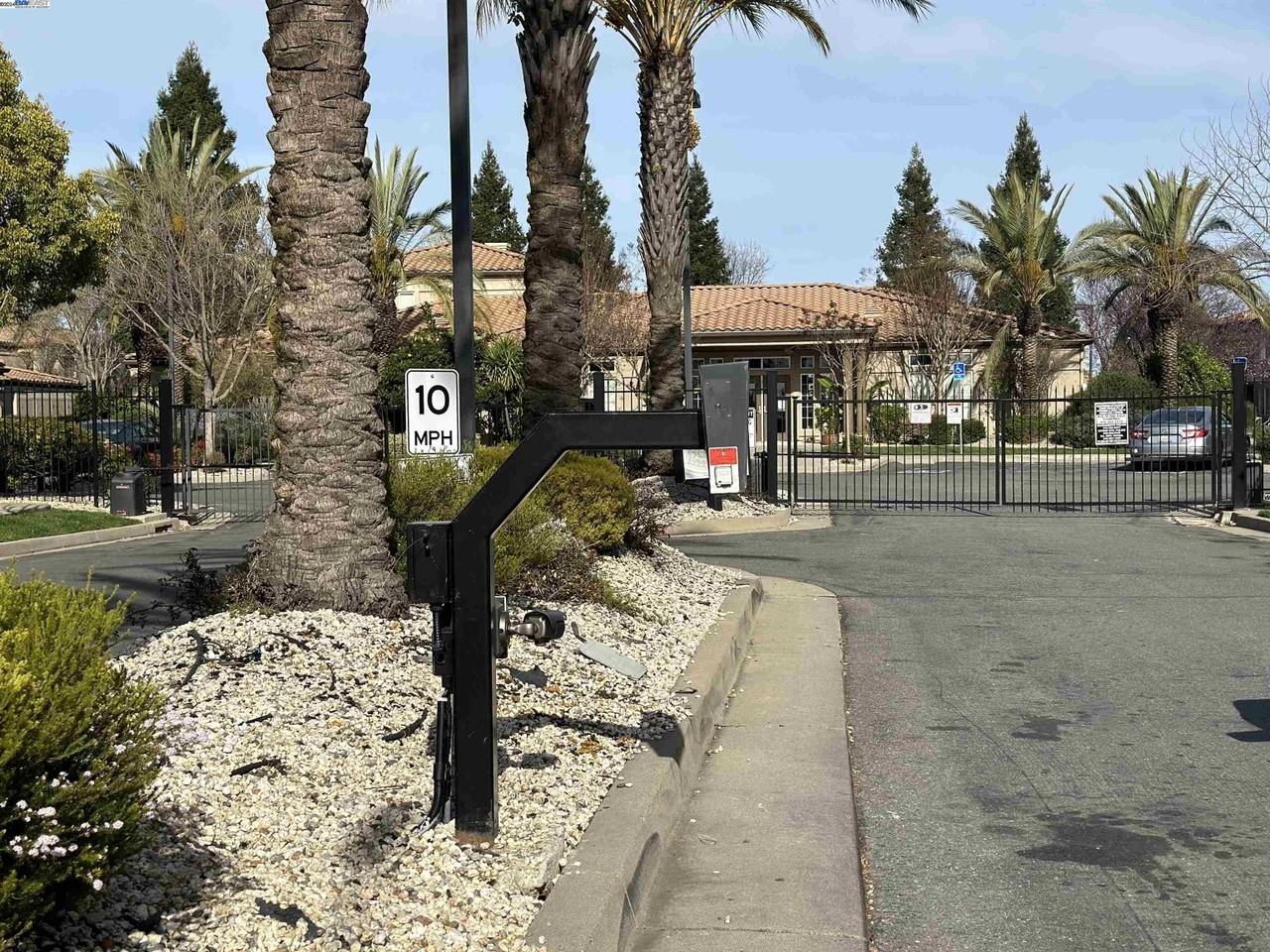 4200 E Commerce Way - Photo 2 of 11