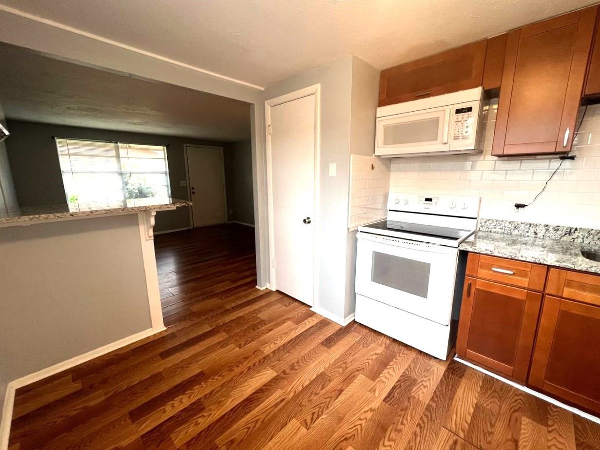 9406 Eastfield Rd #C - Photo 7 of 14