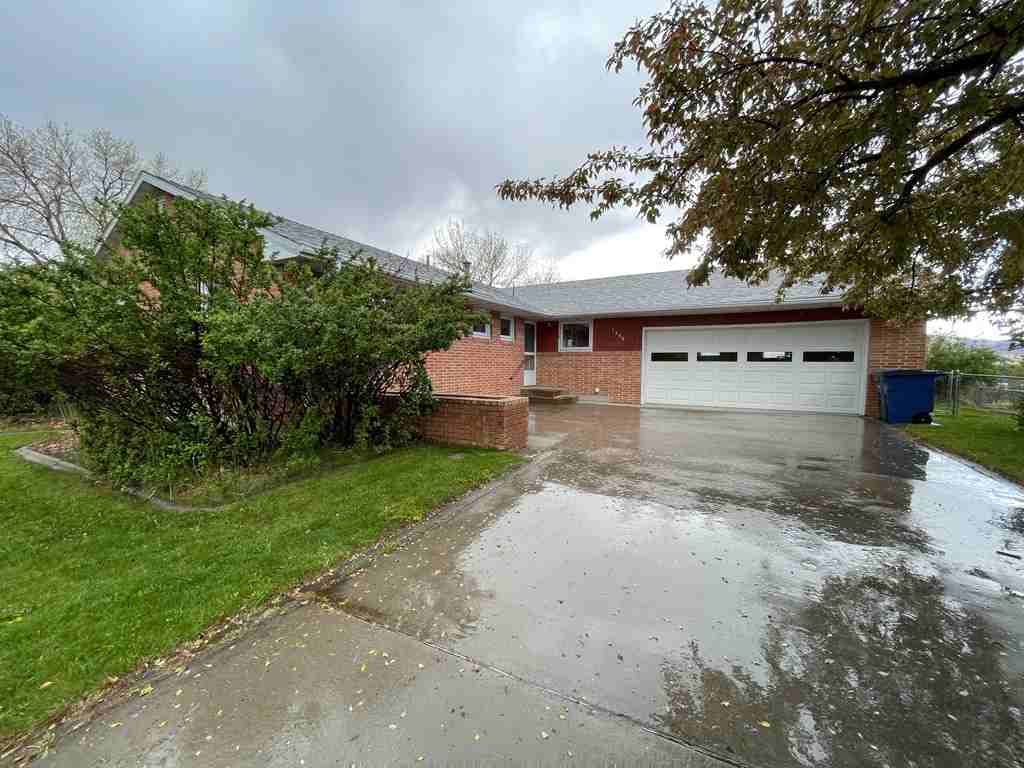 1537 Shepard Pl - Photo 2 of 12