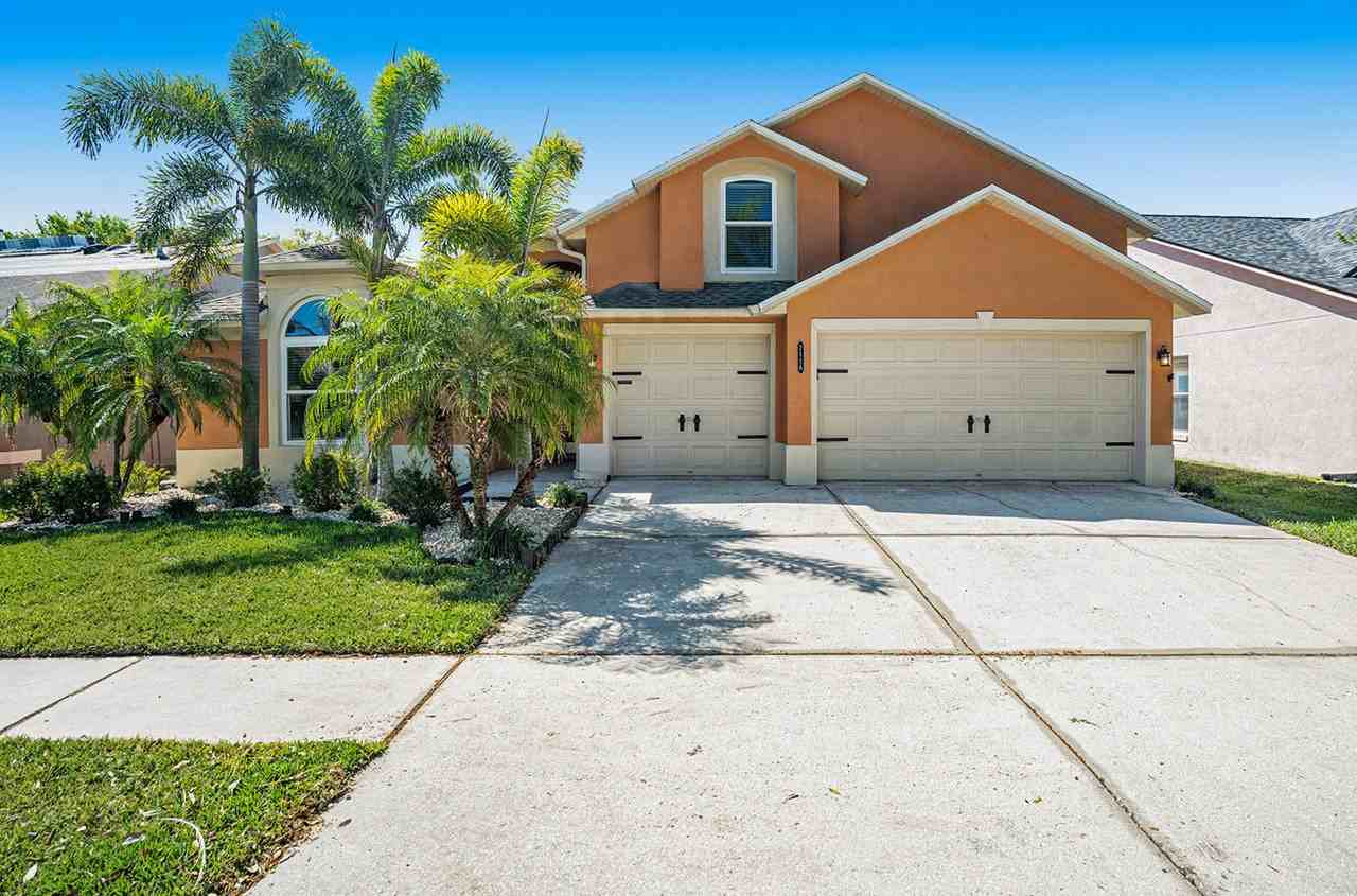 7116 Colonial Lake Dr - Photo 2 of 24