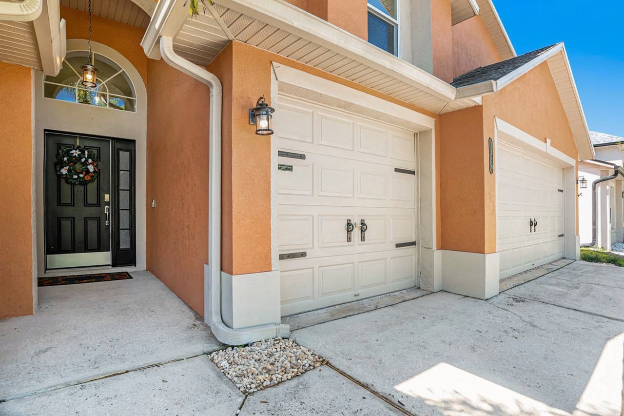 7116 Colonial Lake Dr - Photo 3 of 24