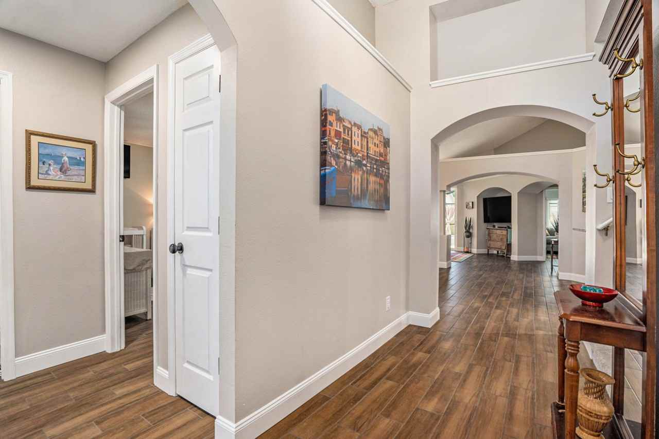 7116 Colonial Lake Dr - Photo 5 of 24