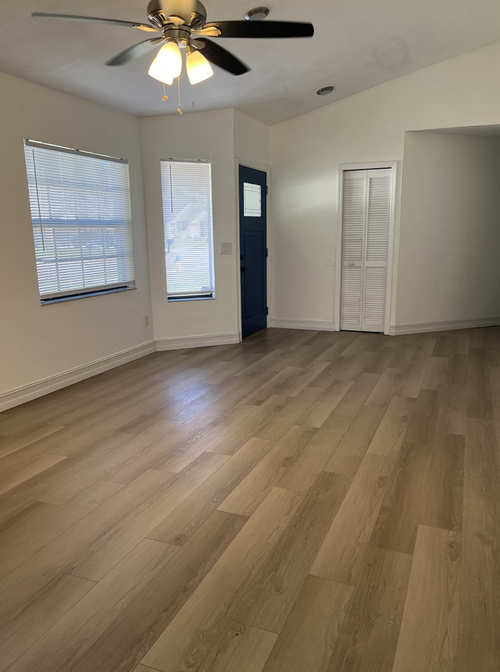 6180 Olympic Ct - Photo 4 of 12