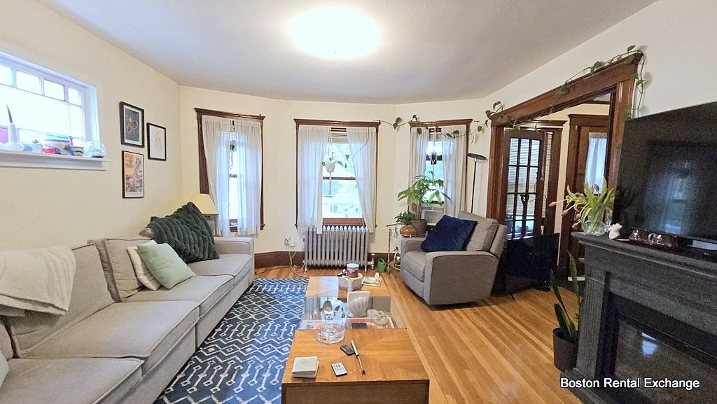 33 Winter St - Photo 2 of 15