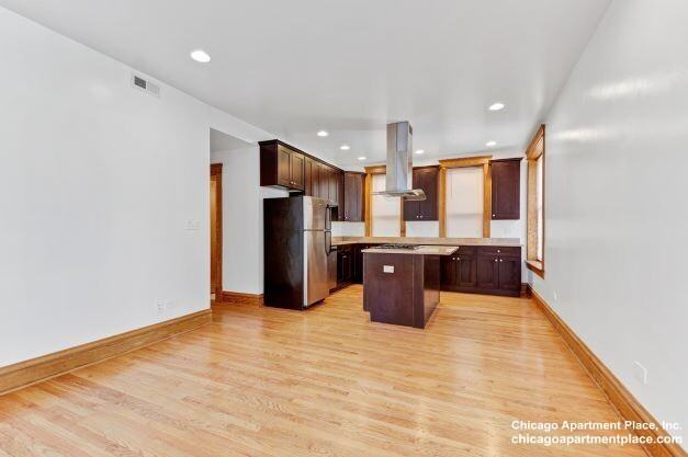 3153 N Hudson Ave #1 - Photo 5 of 19