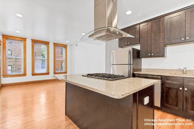 3153 N Hudson Ave #1 - Photo 6 of 19