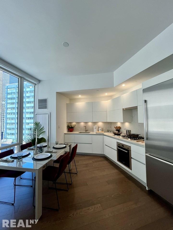 E 44th St #11M - Photo 5 of 7