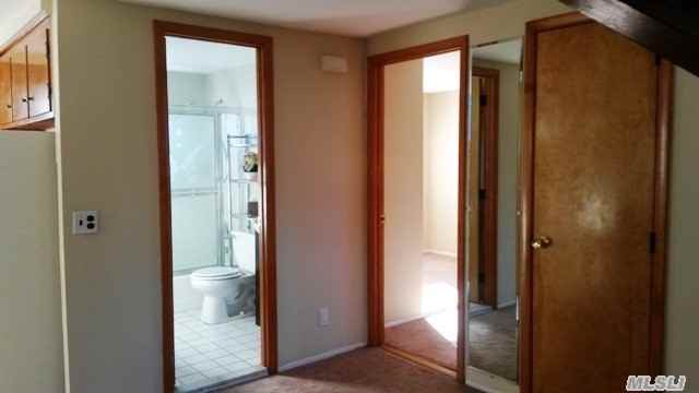 552 W Market St - Photo 2 of 6