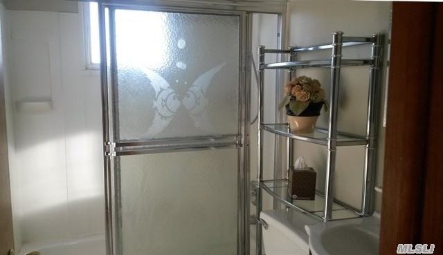 552 W Market St - Photo 3 of 6