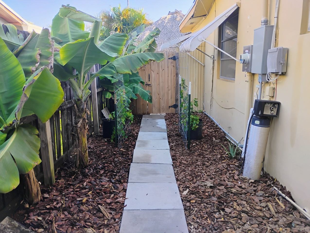 4121 Thomas St #1 - Photo 3 of 10