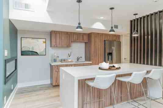 Eagle Rock Properties 3 of 4