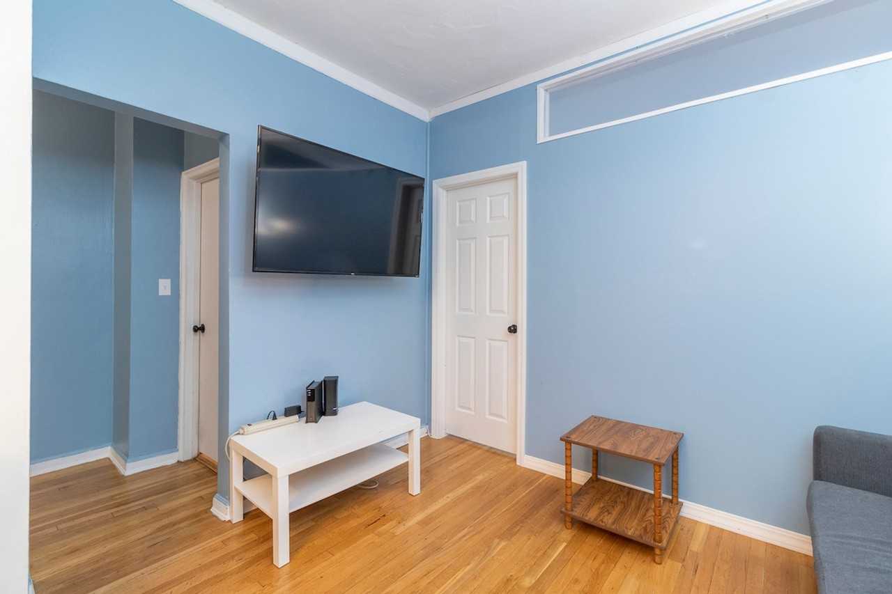 340 E 80th St #1032058P - Photo 4 of 32