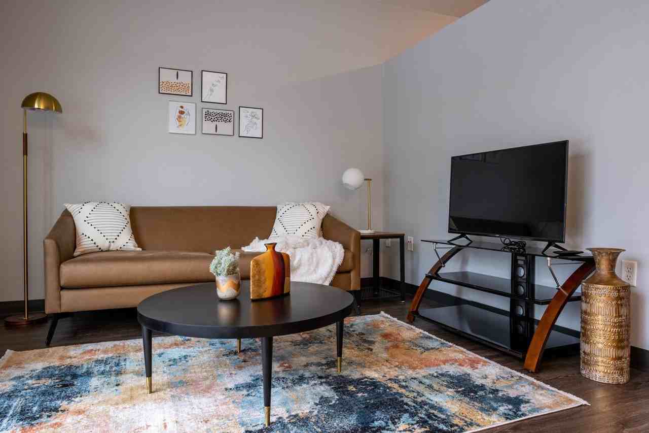 2301 Ingersoll Ave #1036744P - Photo 2 of 42