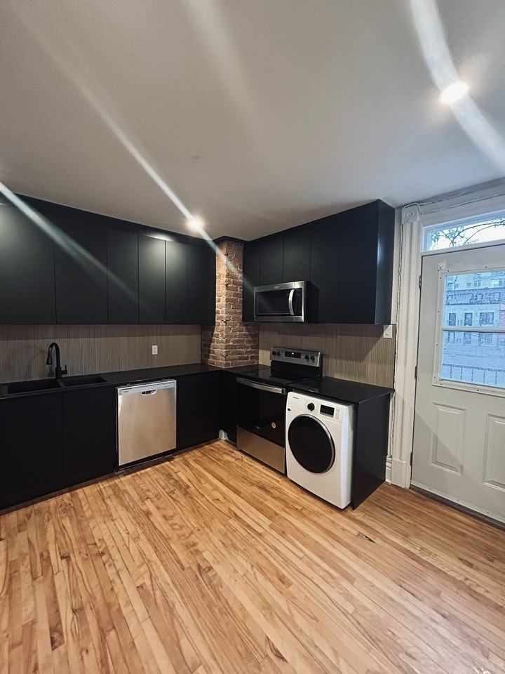 188 Rue Lionais - Photo 2 of 11