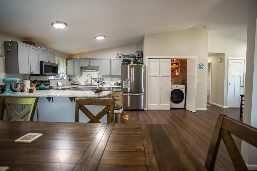 2521 123rd Ave Sw - Photo 3 of 10