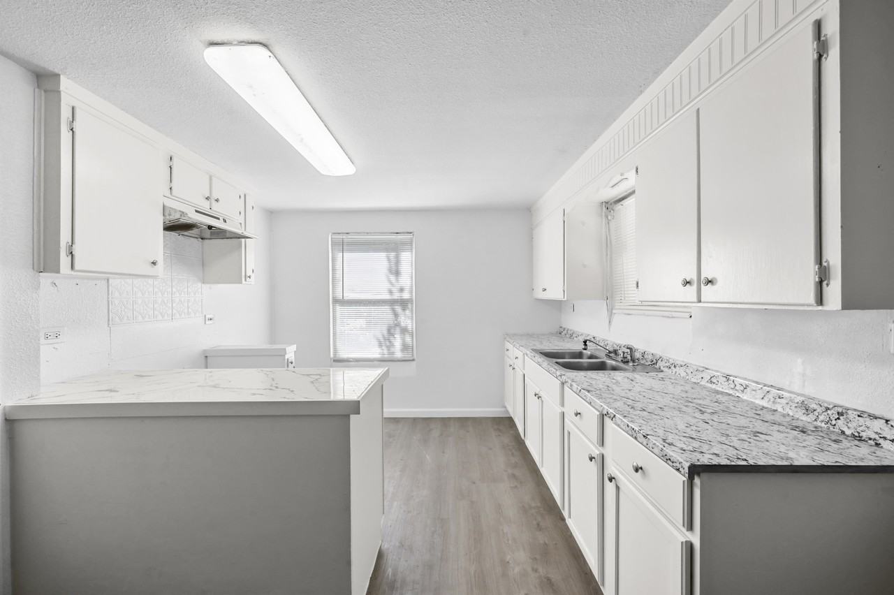 120 E Monterey St #116 - Photo 7 of 15