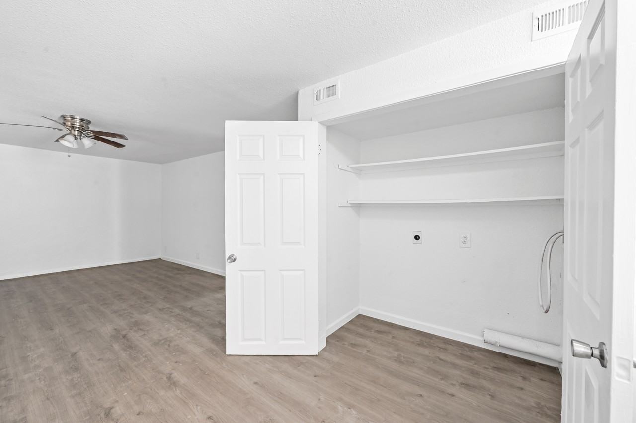 120 E Monterey St #116 - Photo 3 of 15