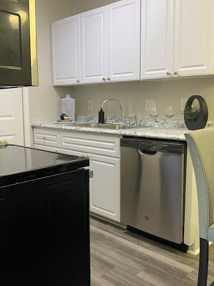 Stoneledge Plantation Apartments - Photo 4 of 38