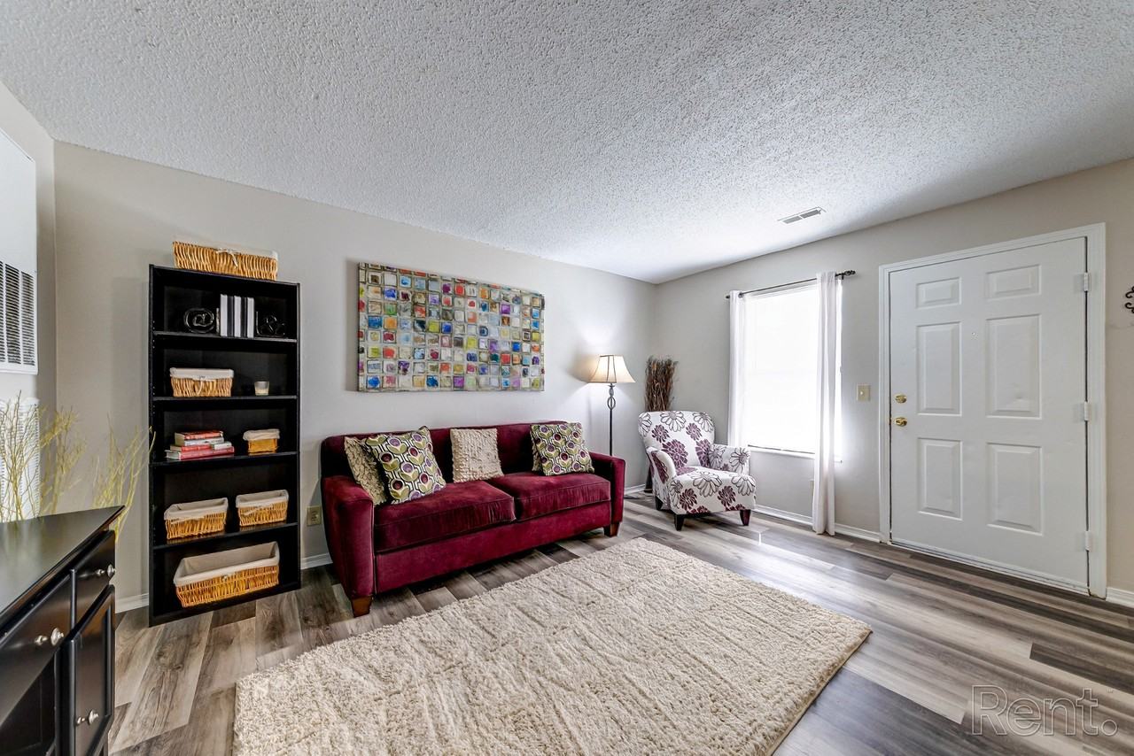 Casalon Parkway Apartments - Photo 2 of 40