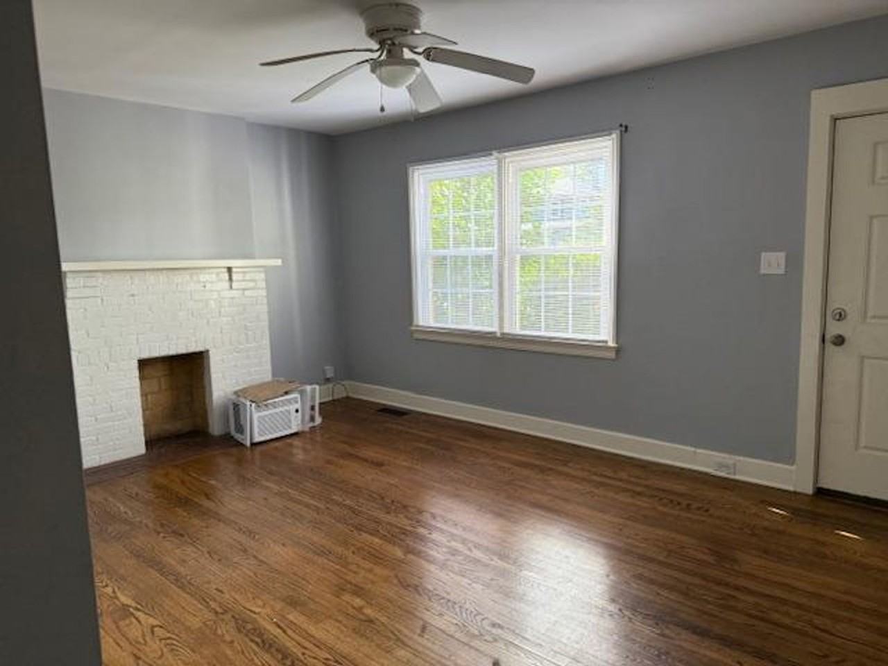 710 W Roanoke Park Dr - Photo 2 of 17