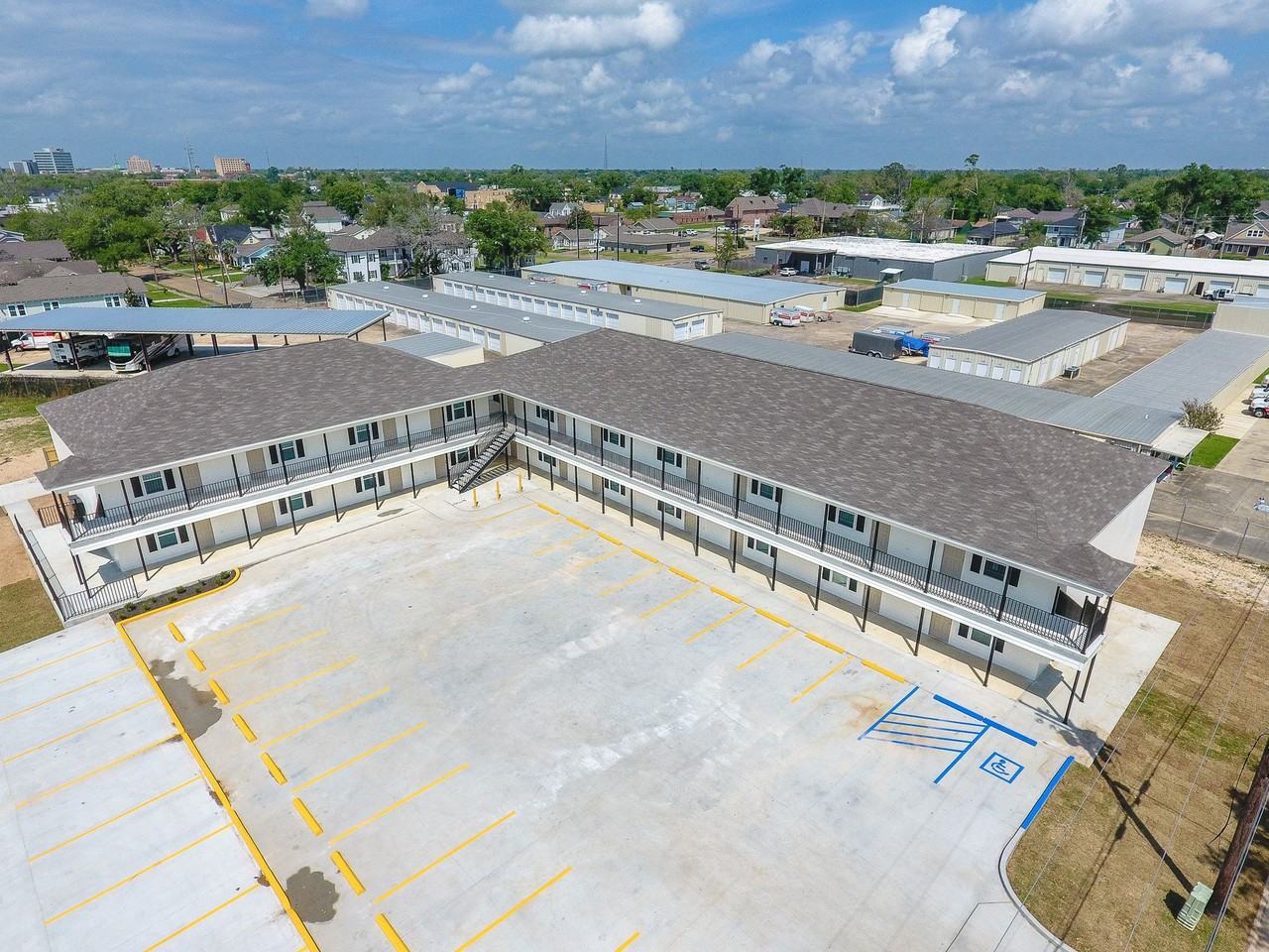 1815 Elm Street (St Andrews) - Photo 2 of 6