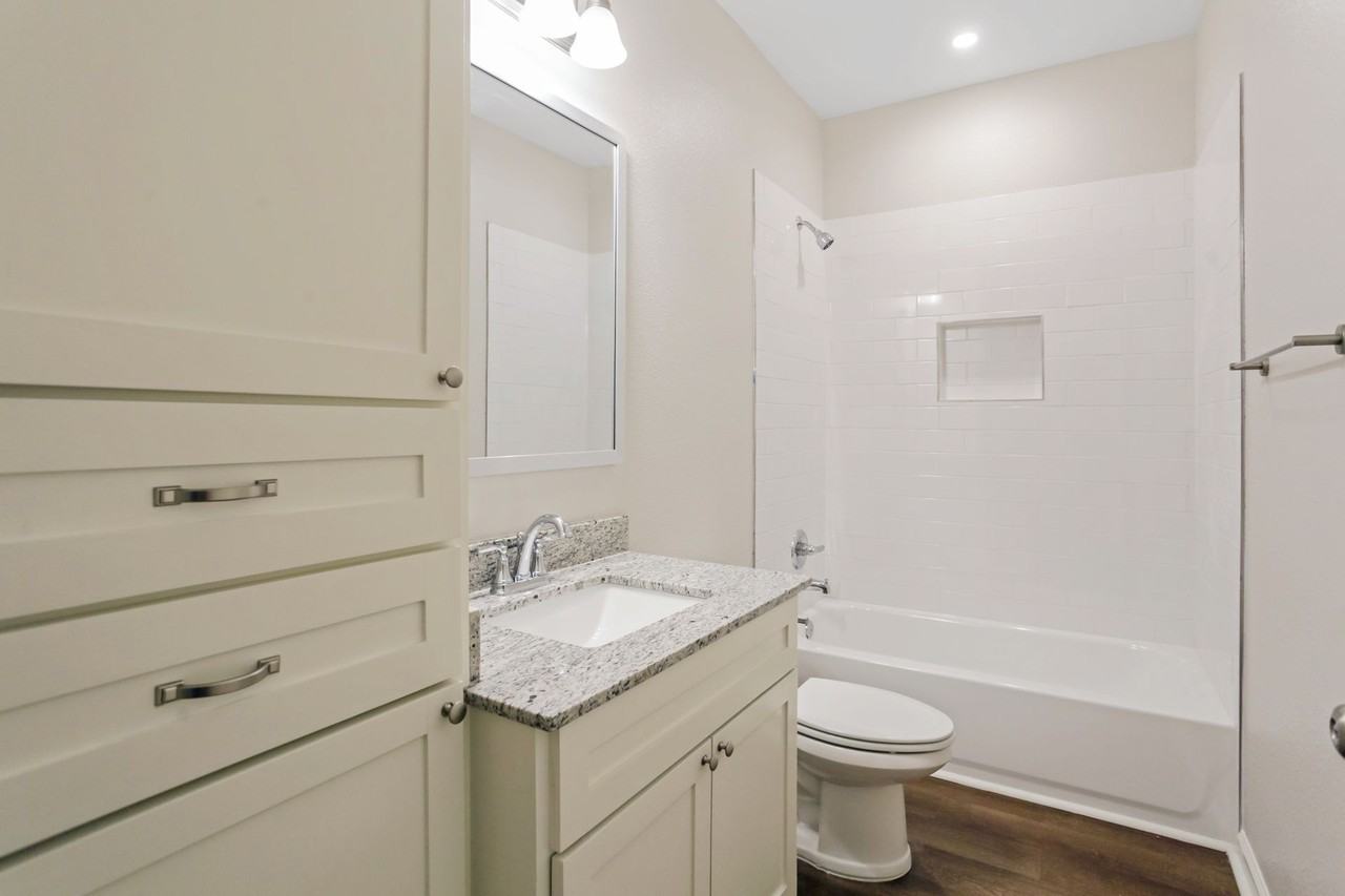 1815 Elm Street (St Andrews) - Photo 5 of 6