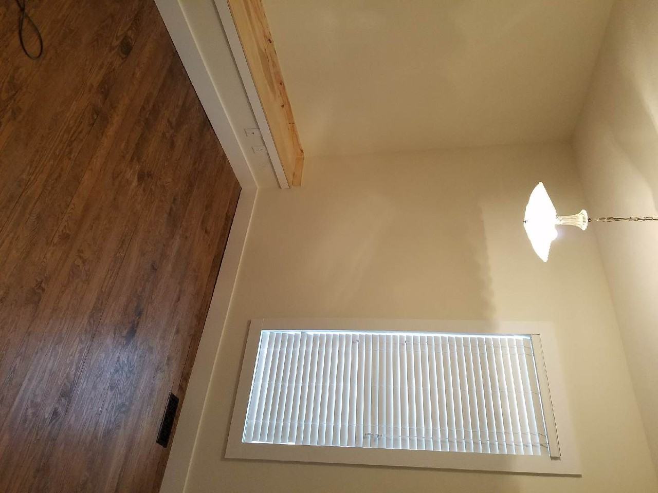 803 S Rogers St - Photo 4 of 17