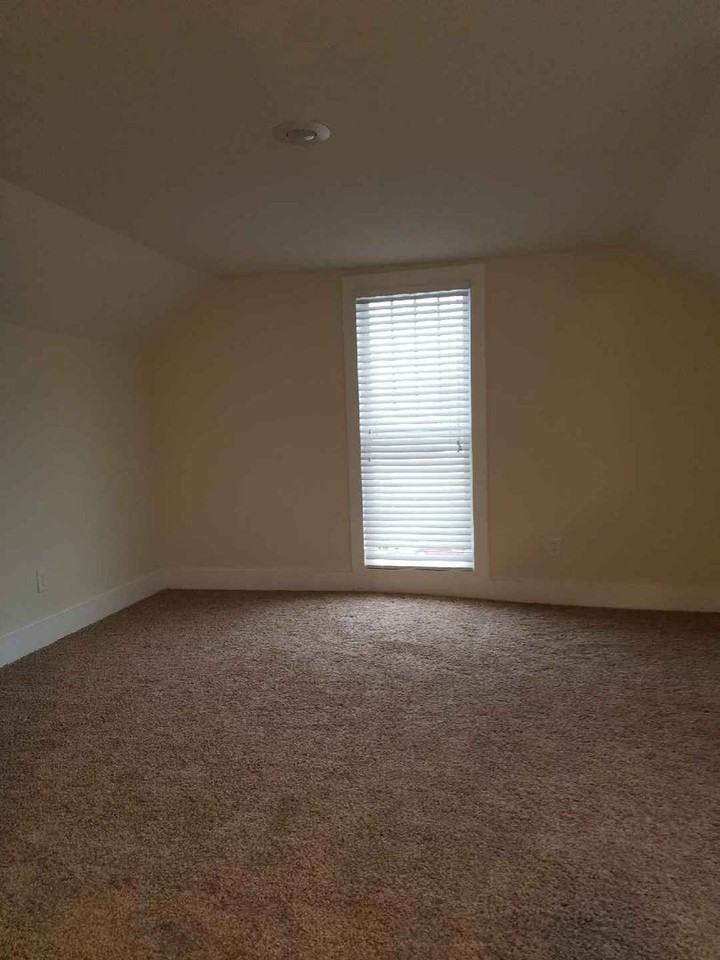 803 S Rogers St - Photo 6 of 17