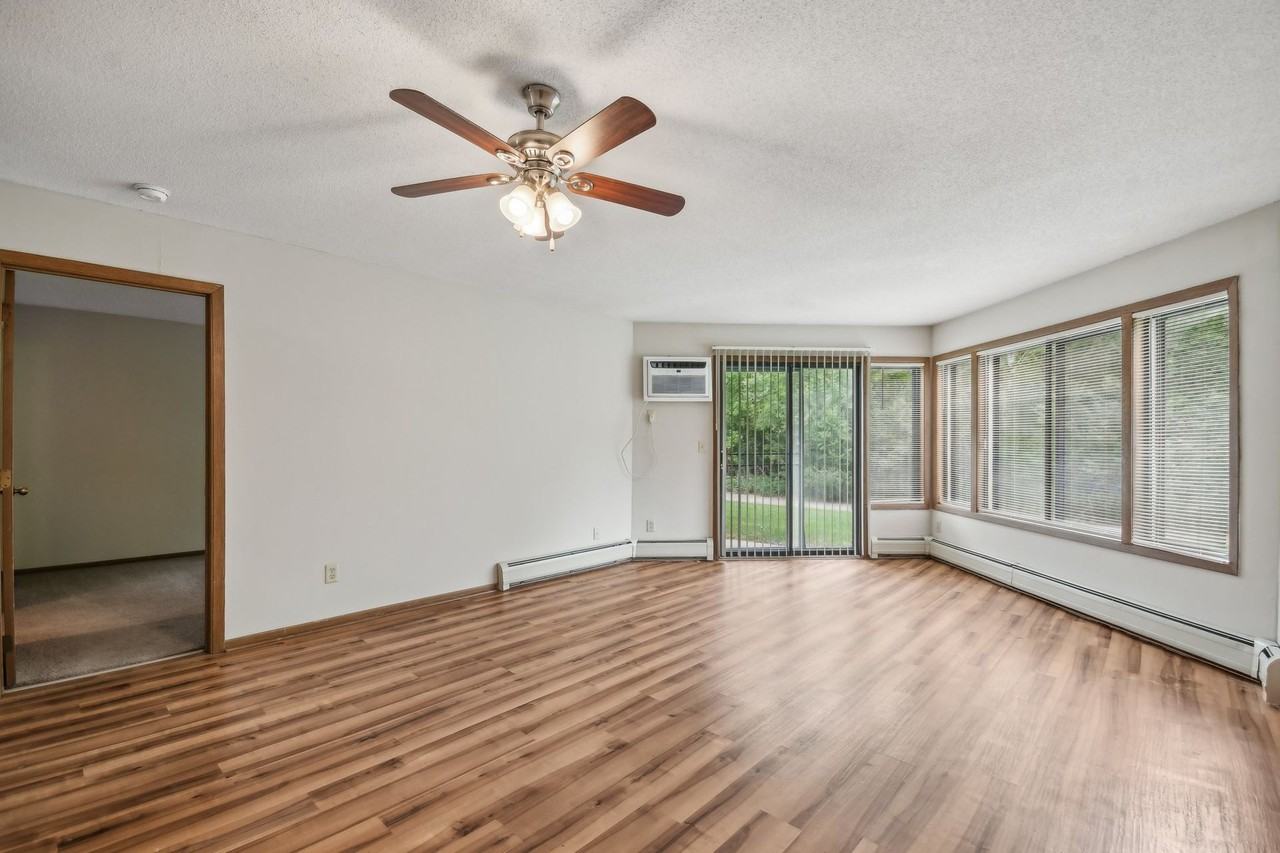 Cloverleaf Park Apartments - Photo 6 of 10