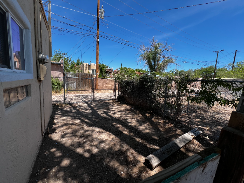 2111 Silver Ave Se - Photo 3 of 19