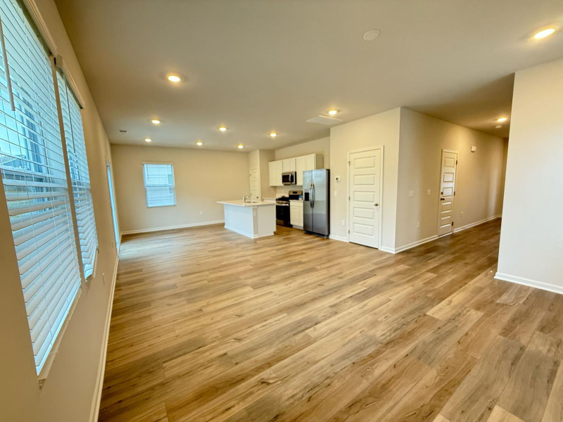 600 Lyness Dr - Photo 4 of 19