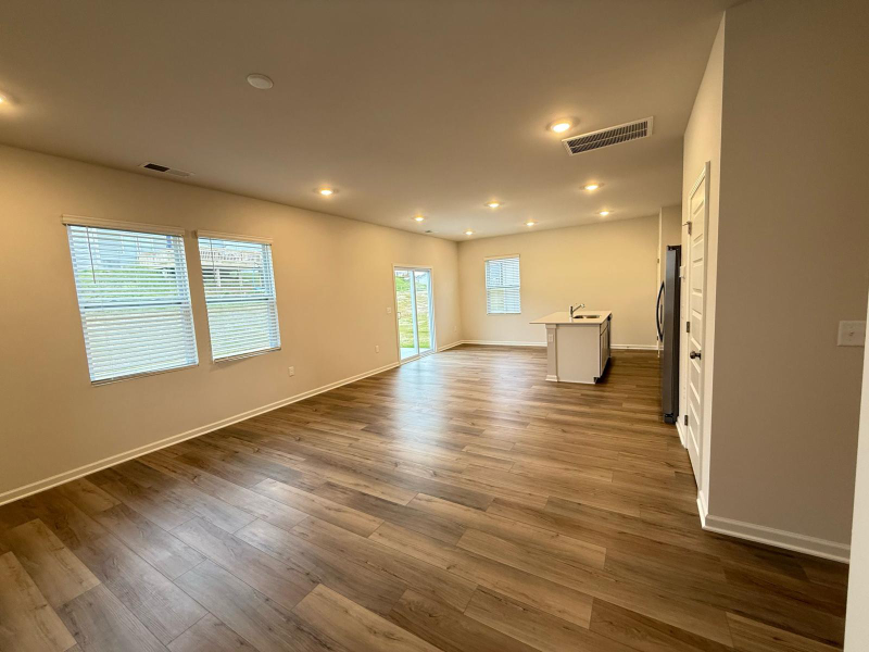 600 Lyness Dr - Photo 5 of 19