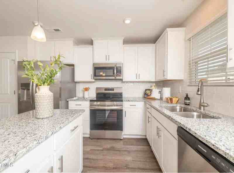 6739 Hardwick Ln - Photo 3 of 11