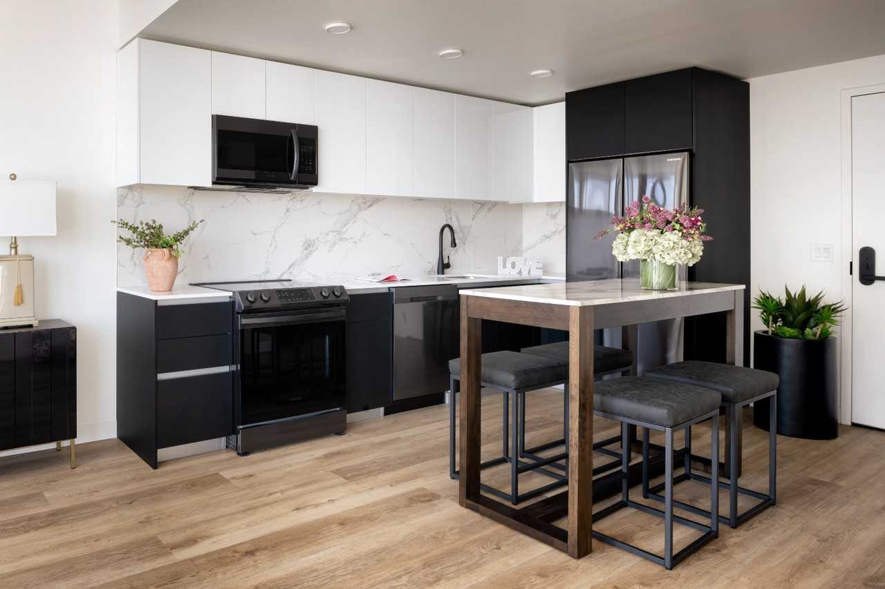 1900 Broadway - Photo 6 of 50