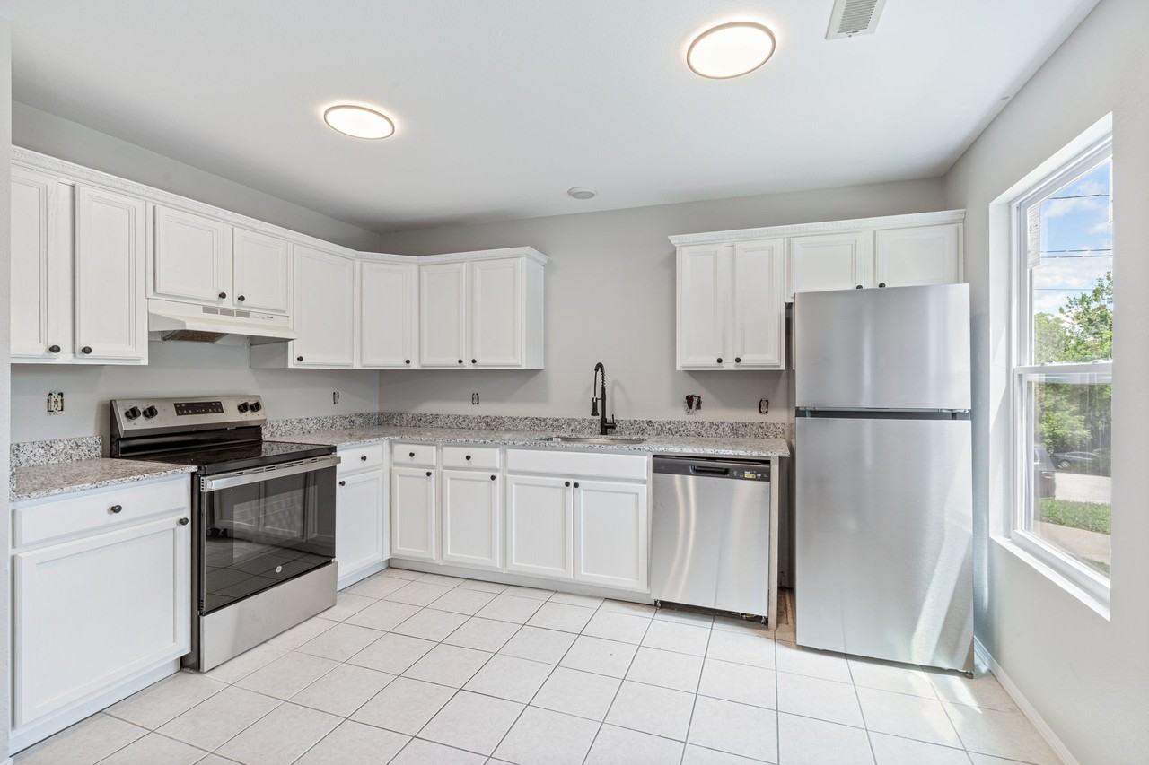 Rosehill Townhomes - Photo 7 of 19