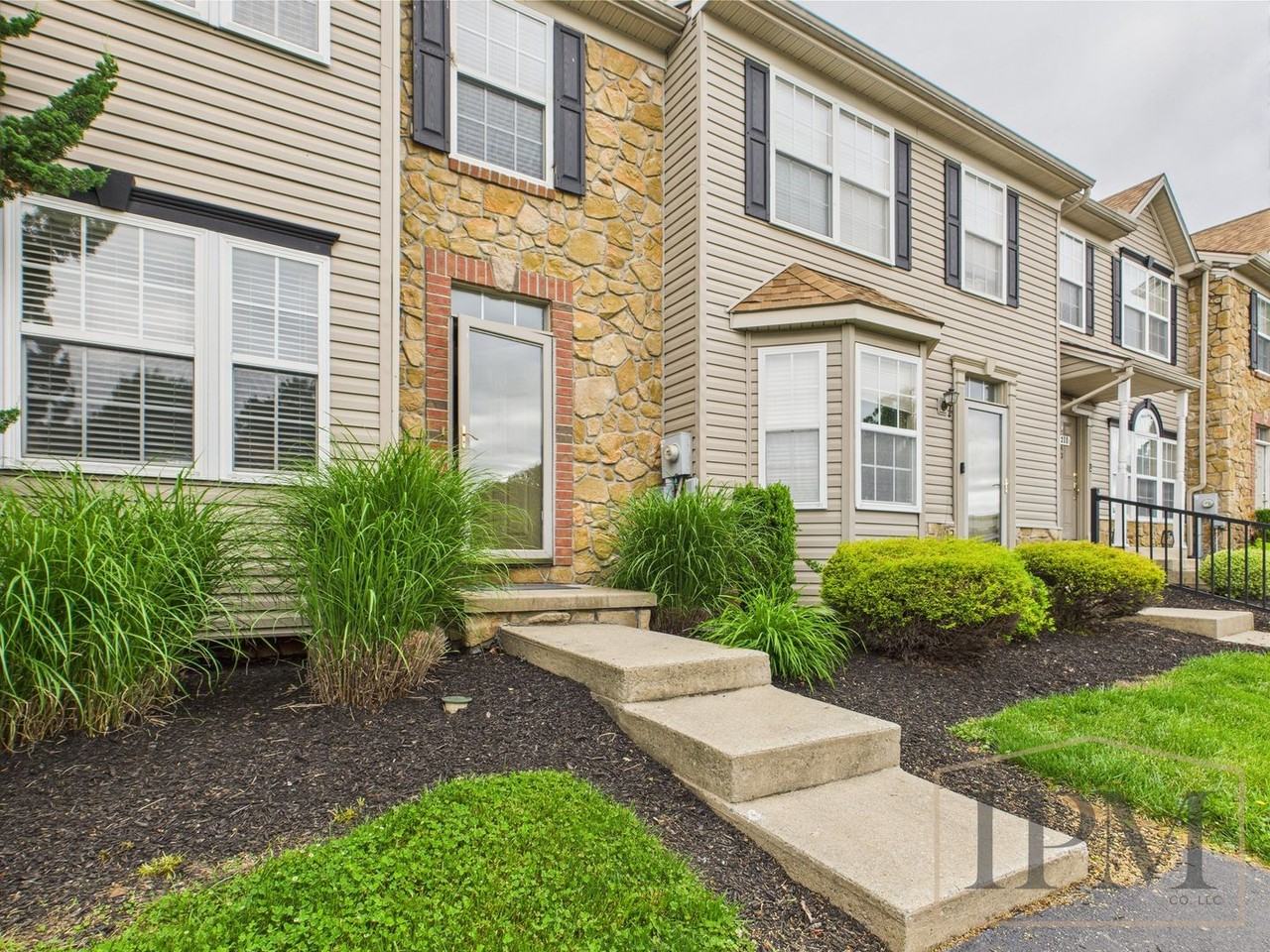 139 E Beaver St - Photo 2 of 29