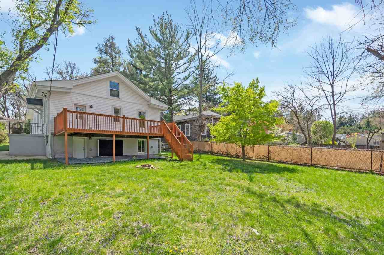 2414 Crest Rd - Photo 3 of 29