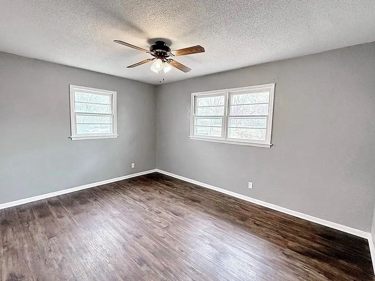 405 S College St - Photo 3 of 10