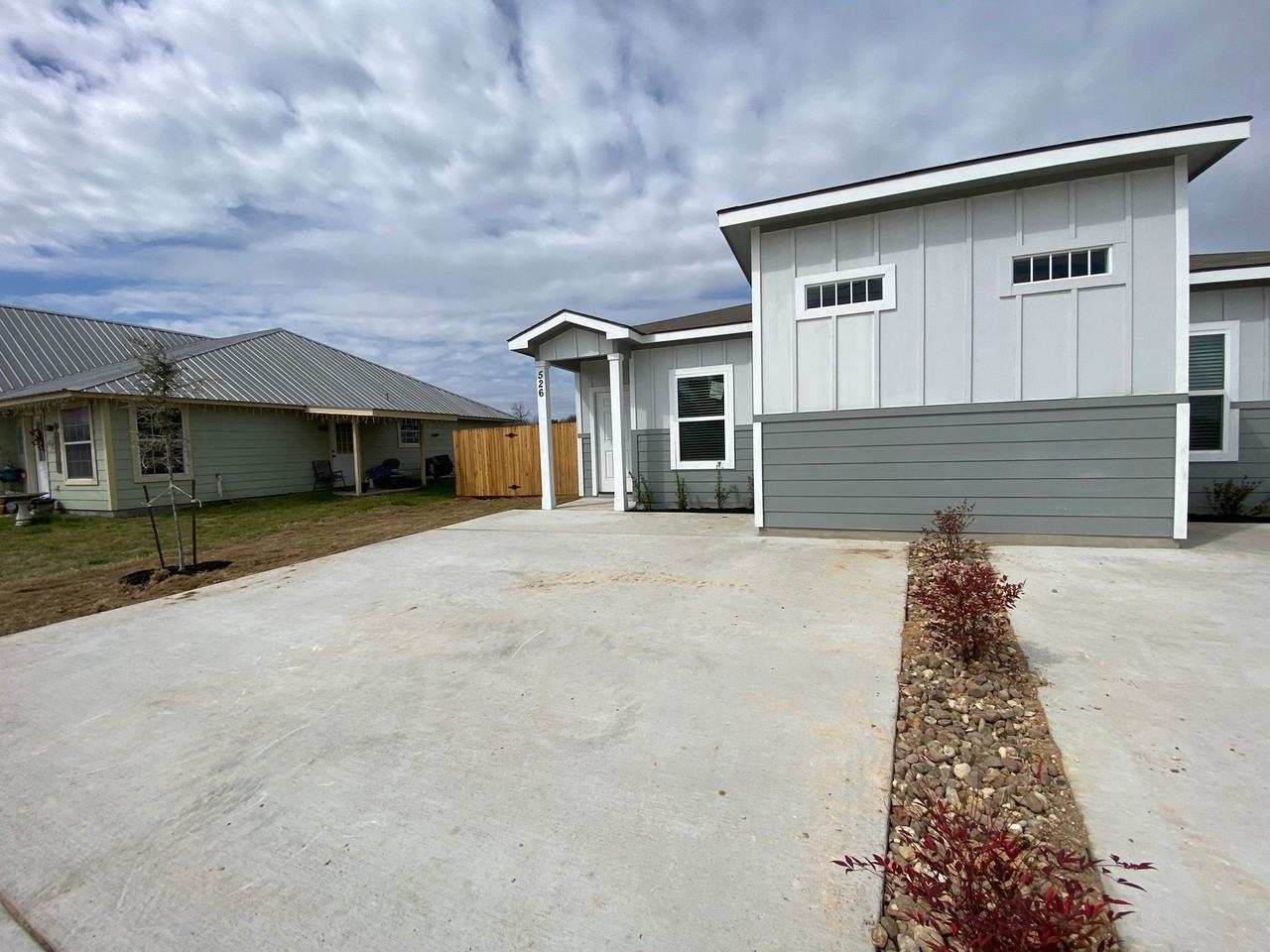 526 E Baxter St - Photo 2 of 43