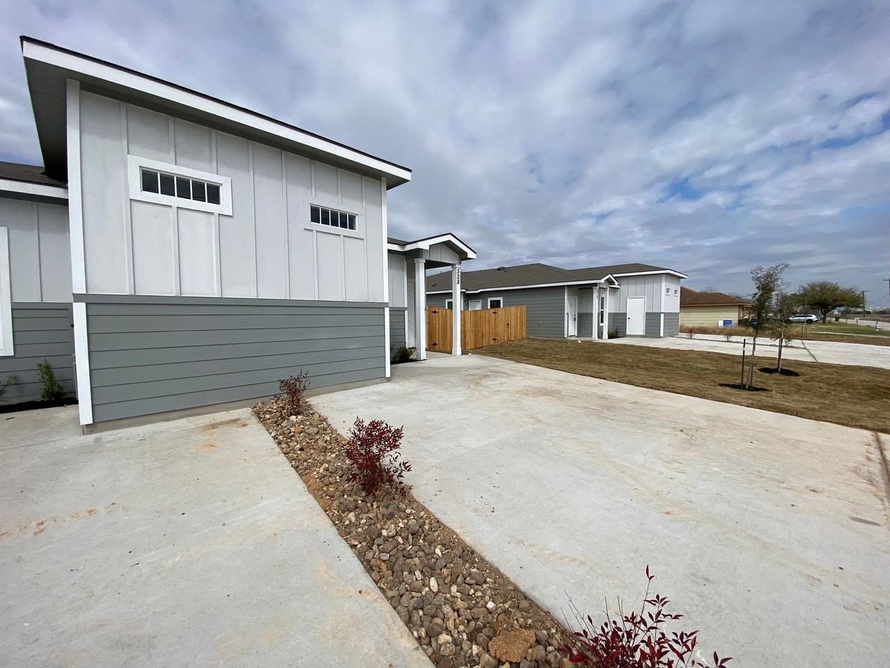 526 E Baxter St - Photo 4 of 43