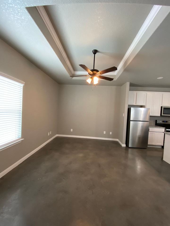 526 E Baxter St - Photo 7 of 43