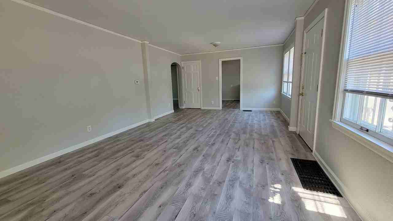1005 Wheatley Ave - Photo 3 of 11