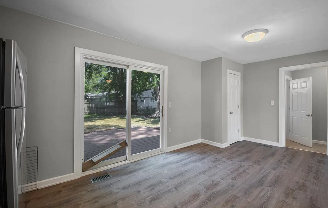 1305 Centennial Dr - Photo 4 of 17