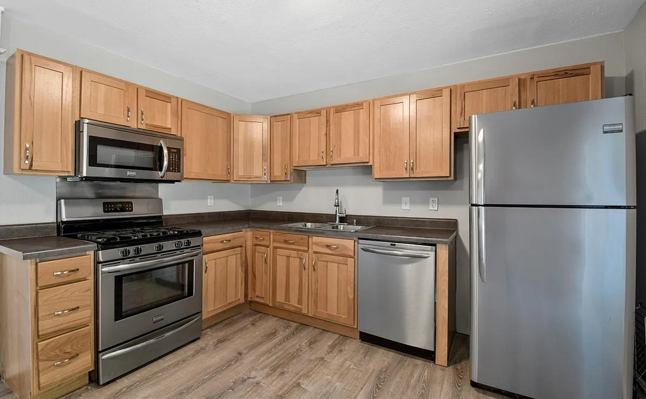 1305 Centennial Dr - Photo 5 of 17