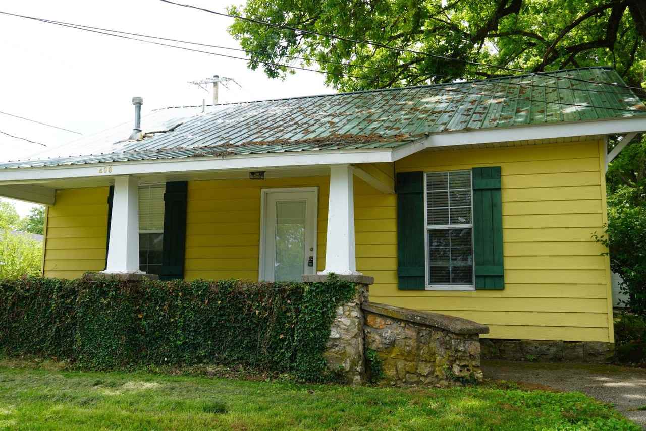 408 E Elm St - Photo 2 of 18