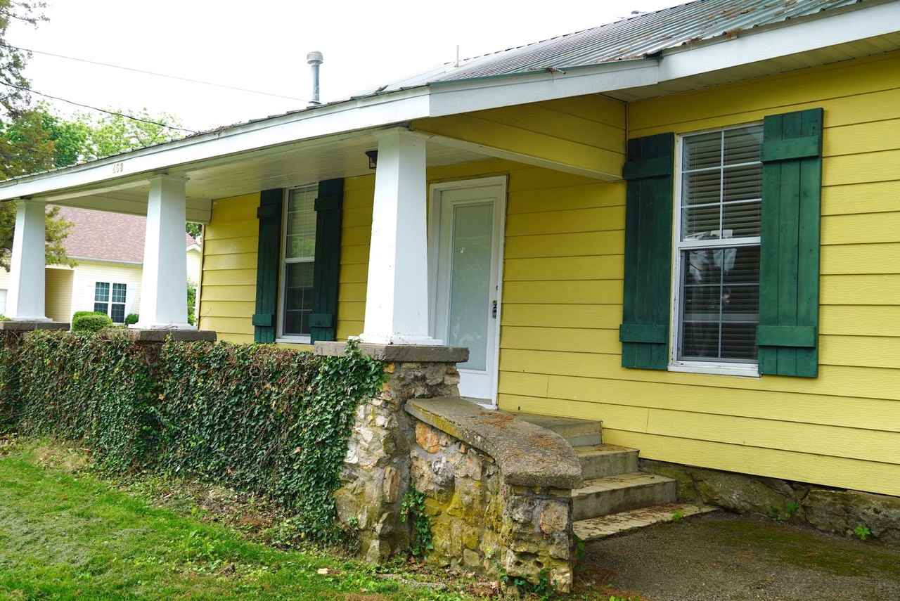 408 E Elm St - Photo 3 of 18